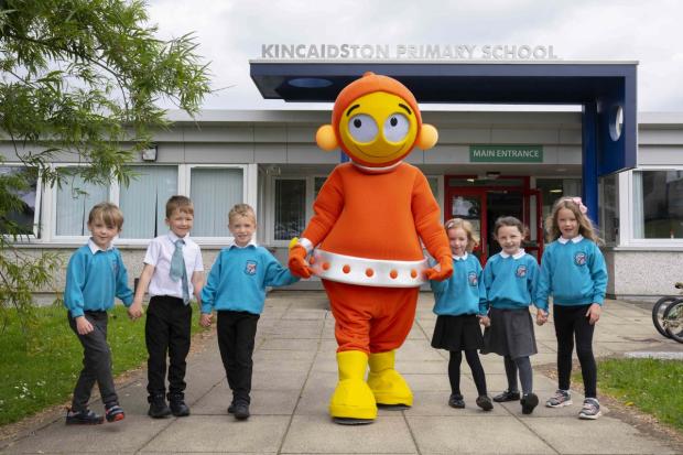 Ziggy visits the pupils at Kincaidston Primary