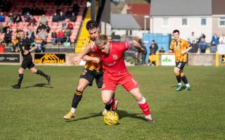 Auchinleck Talbot and Beith remain in contention for the Premier Division title after a 1-1 draw at Beechwood Park on Saturday